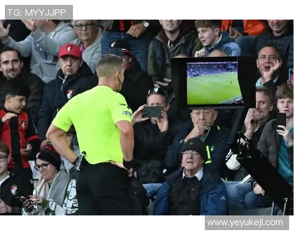 足球明星红牌瞬间引发争议球迷热议裁判判罚是否公正 足球明星红牌瞬间引发争议球迷热议裁判判罚是否公正